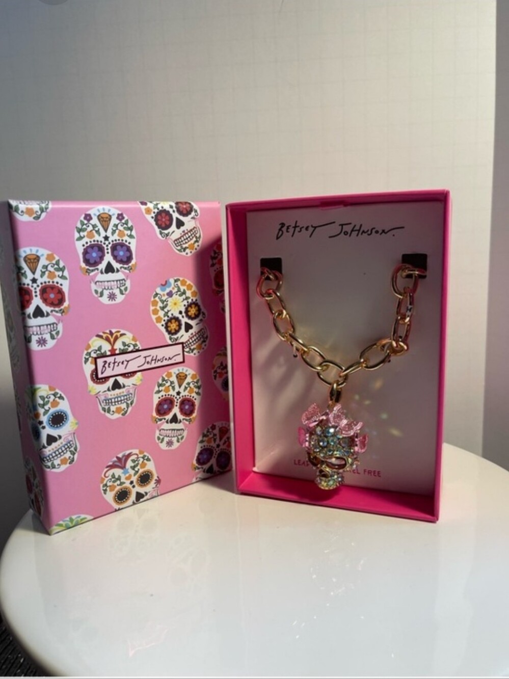 ✨️💓NWT BETSEY JOHNSON VIRAL TIKTOK GOLD SKULL STATEMENT NECKLACE ✨️💓💀 - Picture 3 of 9